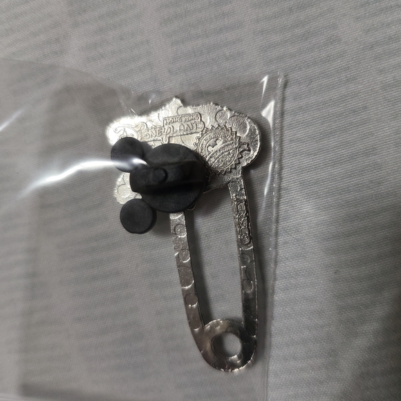 5/$20 Disney Pin - Picture 2 of 2
